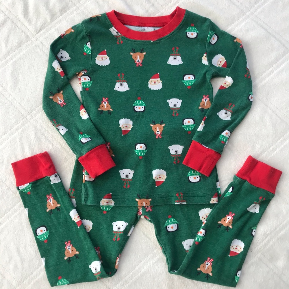 🎅🏼 Snug Fit Christmas Pajamas 🎄